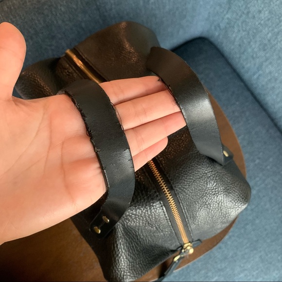 GAP Black Leather Mid-sized Crossbody Bag - Picture 7 of 9